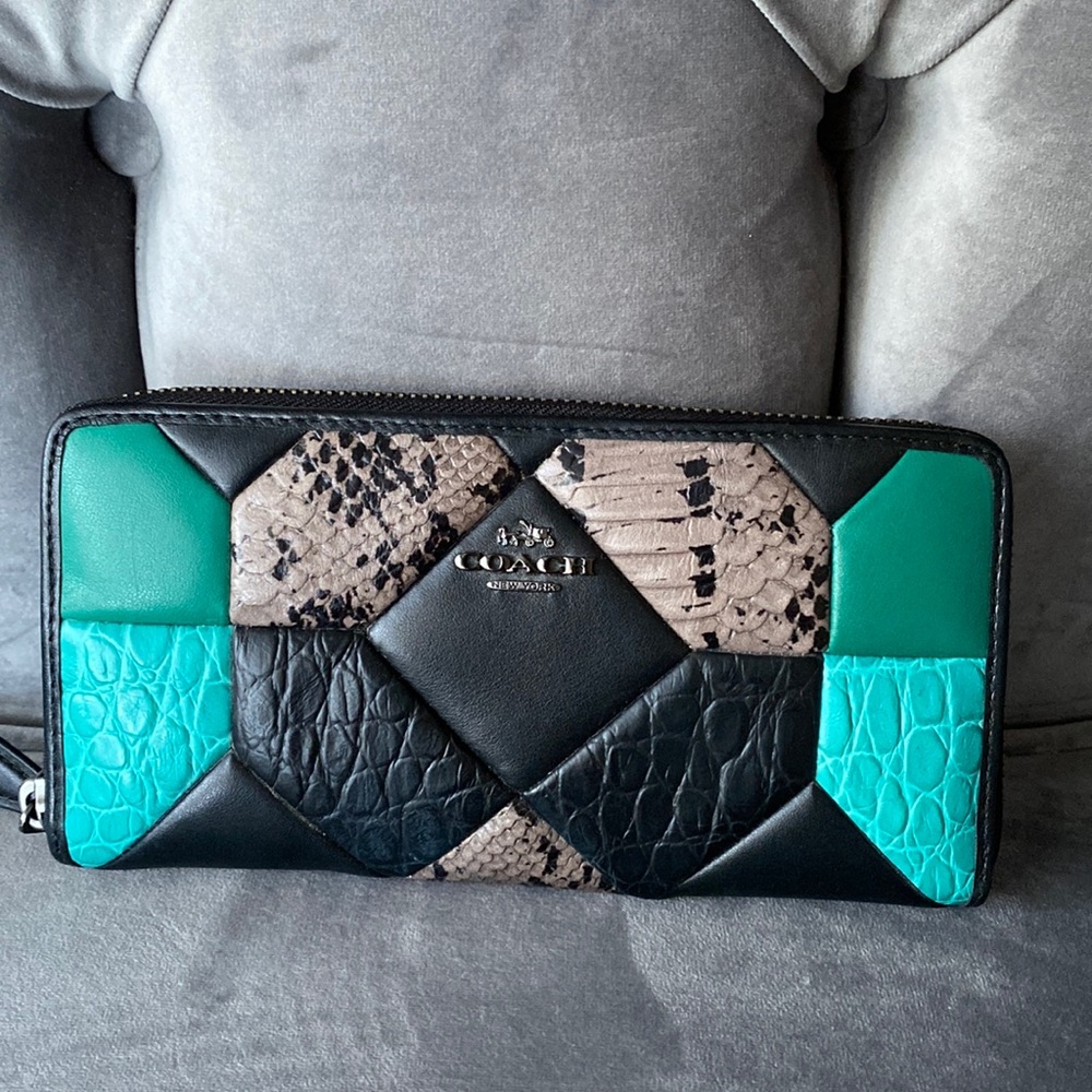 Coach Green Canyon Quilt Accordion Zip Wallet In Exotic Embossed Leather
